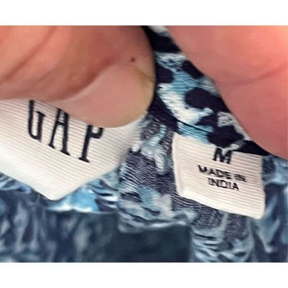 Gap V-neck Blue and black top with geometric design. Size Medium. - Picture 2 of 5